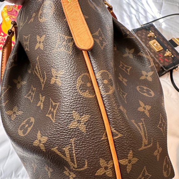 Authentic Louis Vuitton Turenne MM Monogram dust bag and box included. Well-kept - Picture 9 of 15